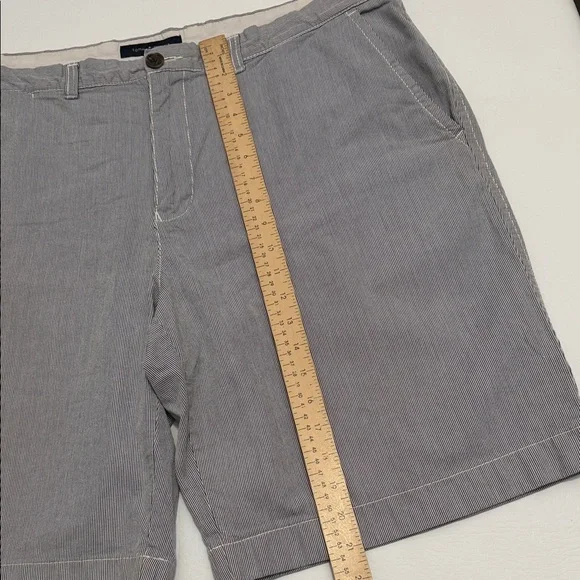 Tommy Hilfiger Light Gray Men's Flat Front‎ Shorts - Picture 7 of 7